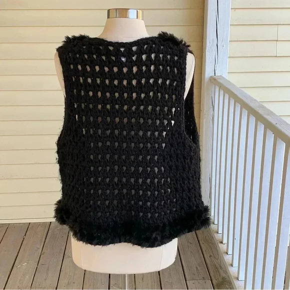 Chicos 1 Wool Blend Crochet Sweater Vest Faux Fur Trim Medium Open Weave Black - Picture 2 of 7
